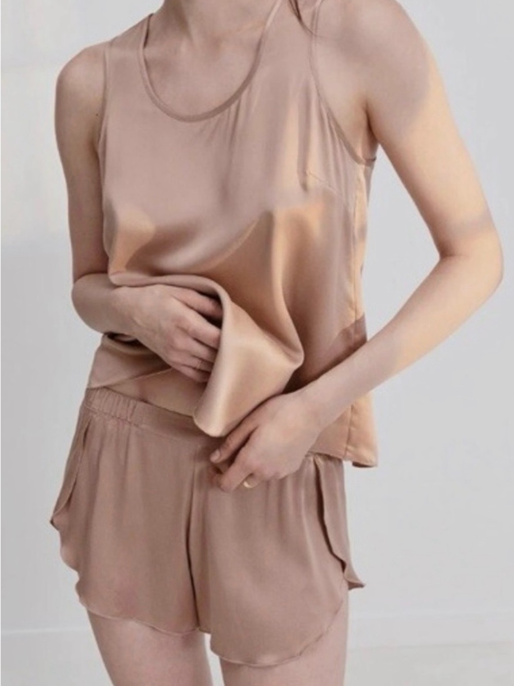 LUNYA WASHABLE SiLK TULIP BACK SET, OTIUM TAN.